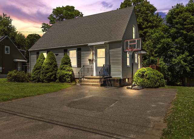 Property at 46 Rockledge Dr, Waterbury, CT 06706, 3 beds, 1 bath