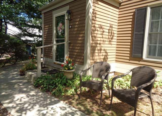 Property at 32 Newberry Ln #32, Glastonbury, CT 06033, 2 beds, 1 bath