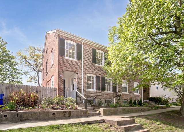 Property at 61 Longview Ave, Fairfield, CT 06824, 3 beds, 2 baths
