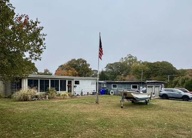 Property at 17 Lamphere Rd, Groton, CT 06355, 3 beds, 1 bath