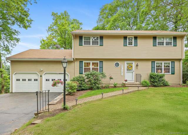 Property at 33 Raven Rd, Trumbull, CT 06611, 4 beds, 2.5 baths