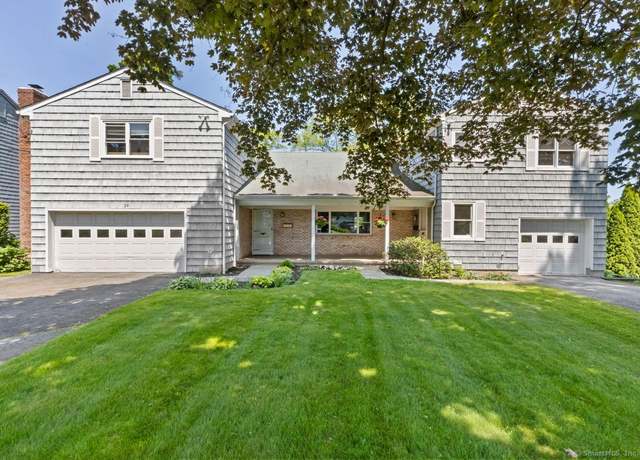 Property at 29 Maplewood Dr, Greenwich, CT 06807, 7 beds, 5.5 baths