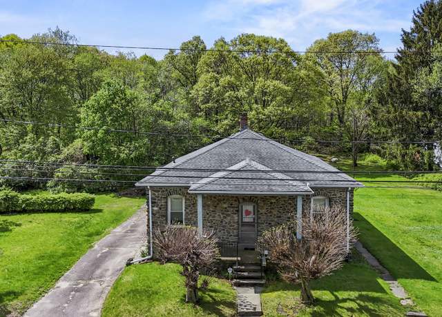 Property at 298 Wall St, Waterbury, CT 06704, 2 beds, 1 bath