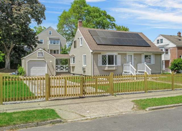Property at 184 Merritt St, Bridgeport, CT 06606, 3 beds, 2 baths