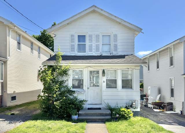 Property at 32 Lawrence Ave, Milford, CT 06460, 3 beds, 1.5 baths