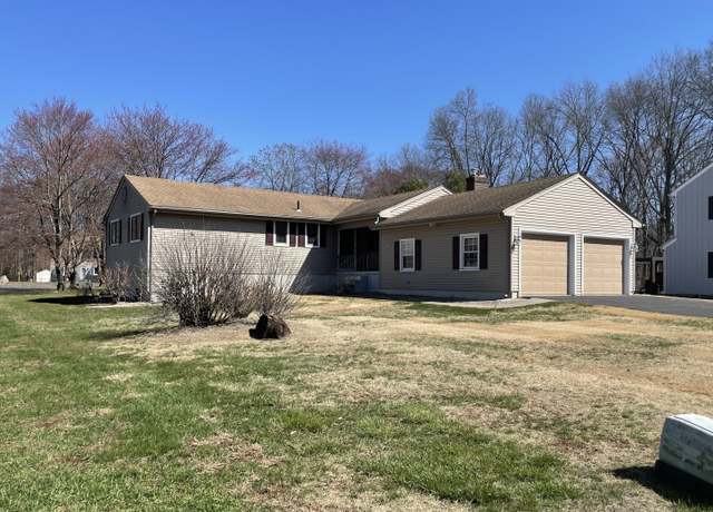 Property at 5 Spur Ln, Newington, CT 06111, 2 beds, 2 baths