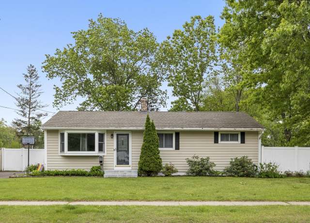 Property at 53 Roosevelt Blvd, Enfield, CT 06082, 3 beds, 1 bath