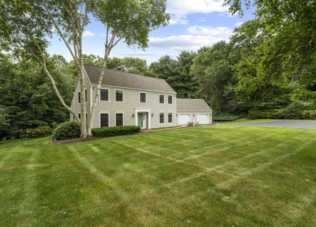 Property at 2 Applewood Cmn, East Lyme, CT 06333, 3 beds, 2.5 baths