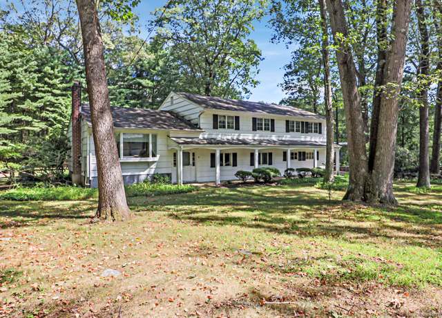 Property at 8 Live Oak Rd, Norwalk, CT 06851, 4 beds, 2.5 baths