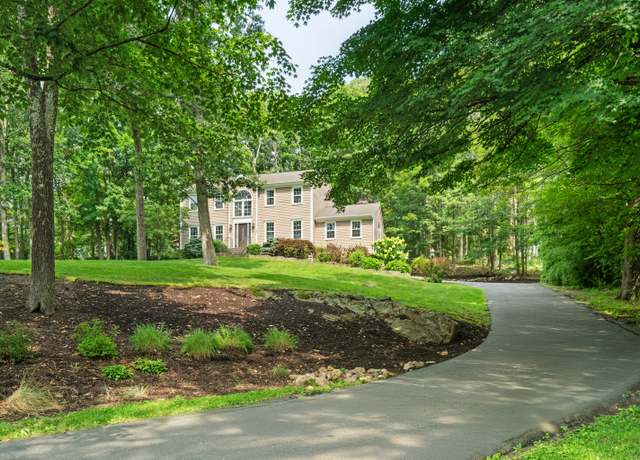 Property at 39 Judith Dr, Danbury, CT 06811, 4 beds, 2.5 baths