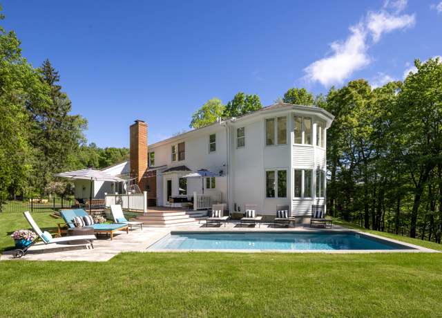 Property at 3 Inwood Ln, Woodbury, CT 06798, 4 beds, 4 baths