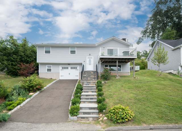 Property at 51 Mountain View Dr, Brookfield, CT 06804, 3 beds, 1.5 baths