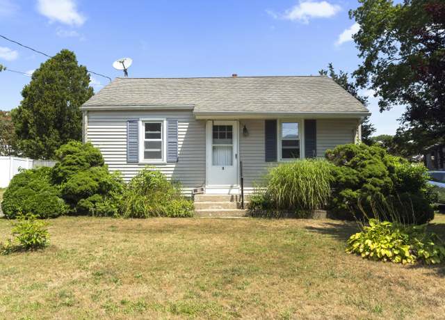 Property at 3 Sunnieside Dr, East Lyme, CT 06357, 2 beds, 1 bath