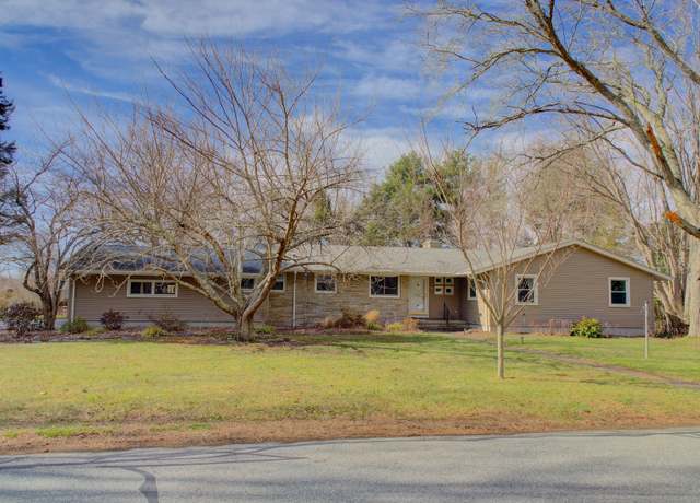 Property at 35 Woodridge Cir, Ledyard, CT 06335, 4 beds, 2.5 baths