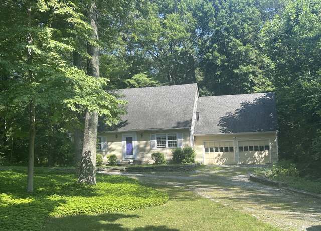 Property at 7 Dogwood Dr, Essex, CT 06409, 4 beds, 1.5 baths