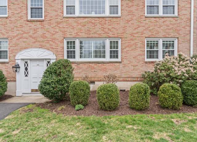 Property at 155 Heritage Hill Rd Apt B, New Canaan, CT 06840, 2 beds, 1 bath