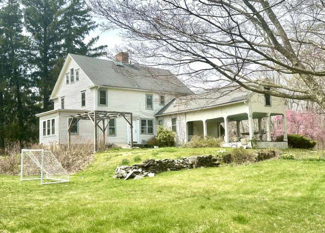 Property at 471-473 Amity Rd, Woodbridge, CT 06525, 5 beds, 3.5 baths