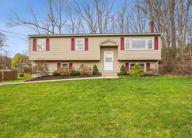 Property at 33 Summerwood Dr, Wallingford, CT 06492, 3 beds, 2 baths