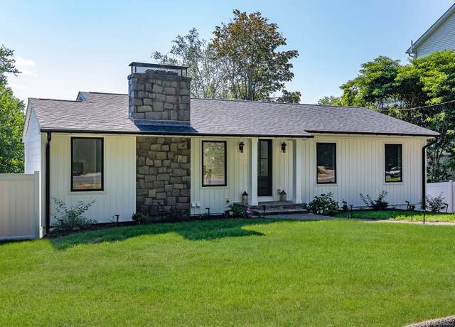 Property at 26 Twilight Ln, Brookfield, CT 06804, 3 beds, 2 baths