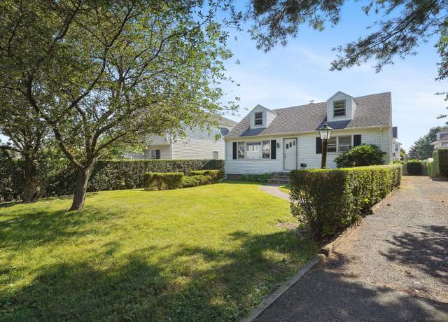 Property at 10 Summitt Ave, Norwalk, CT 06854, 4 beds, 2 baths