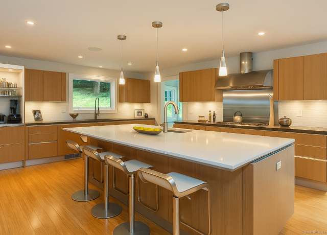Property at 4 Berkeley Hl, Westport, CT 06880, 4 beds, 3 baths