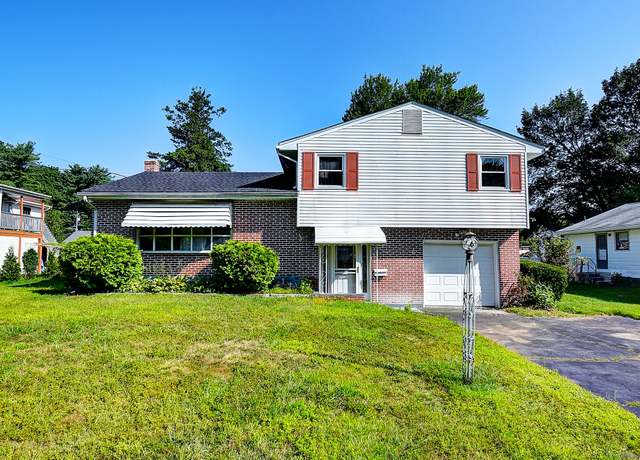 Property at 6 W Maxwell Dr, West Hartford, CT 06107, 3 beds, 1.5 baths