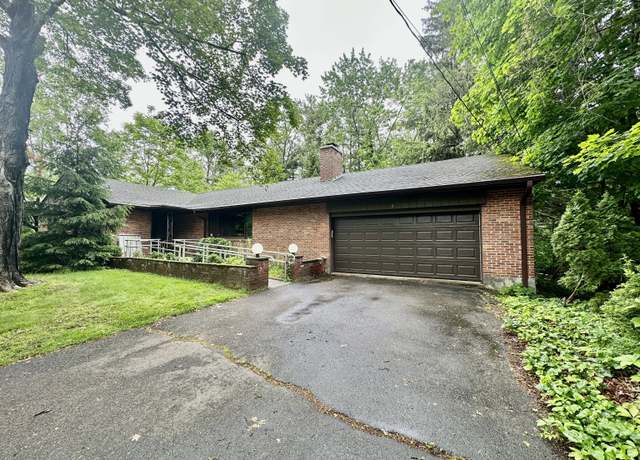 Property at 8 Lincoln Ave, West Hartford, CT 06117, 2 beds, 2.5 baths