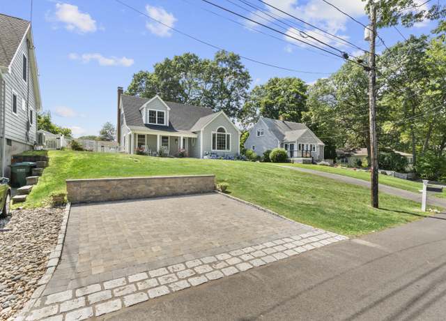 Property at 11 Osprey Rd, Old Saybrook, CT 06475, 3 beds, 3.5 baths