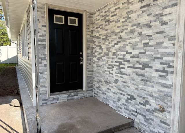 Property at 115 Greenwood St, East Hartford, CT 06118, 3 beds, 1 bath