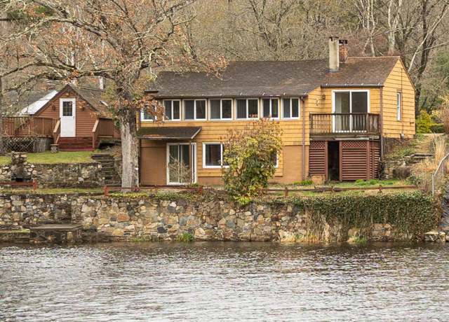 Property at 24 Echo Point Rd, Guilford, CT 06437, 3 beds, 2.5 baths