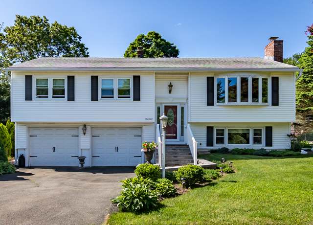 Property at 14 Melrose Ct, Hamden, CT 06518, 3 beds, 2.5 baths