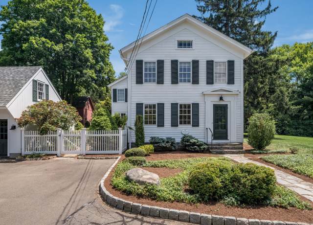 Property at 18 Benson Ln, Essex, CT 06426, 4 beds, 2.5 baths