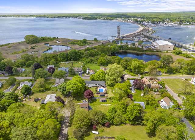 Property at 42 Millstone Rd W, Waterford, CT 06385, 5 beds, 3.5 baths