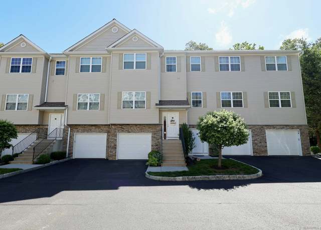 Property at 23 Riverview Ct #23, Brookfield, CT 06804, 2 beds, 2.5 baths