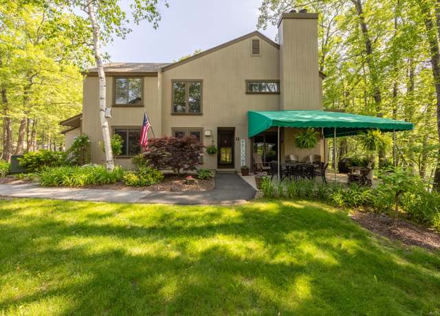 Property at 8 Cottonwood Dr #8, Avon, CT 06001, 2 beds, 2 baths