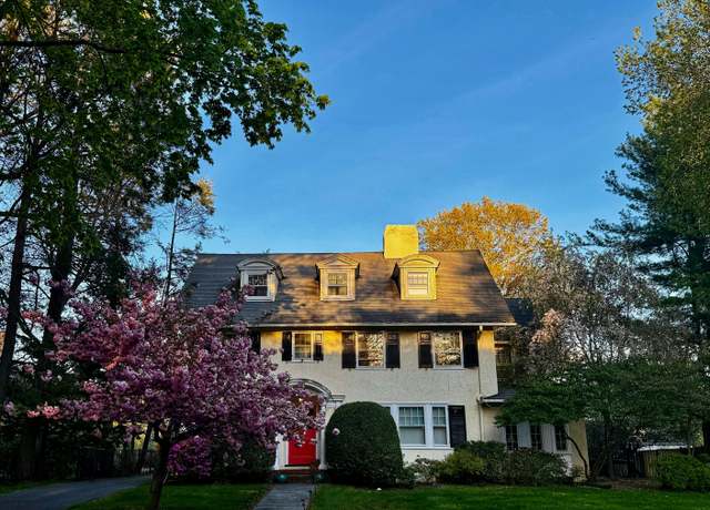 Property at 262 Kenyon St, Hartford, CT 06105, 6 beds, 4.5 baths