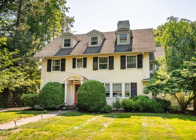 Property at 262 Kenyon St, Hartford, CT 06105, 6 beds, 4.5 baths
