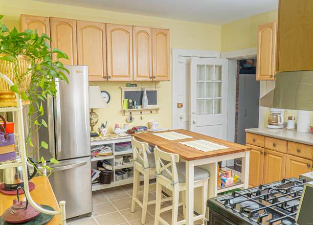 Property at 566 Wilmot Ave #4, Bridgeport, CT 06607, 2 beds, 1 bath