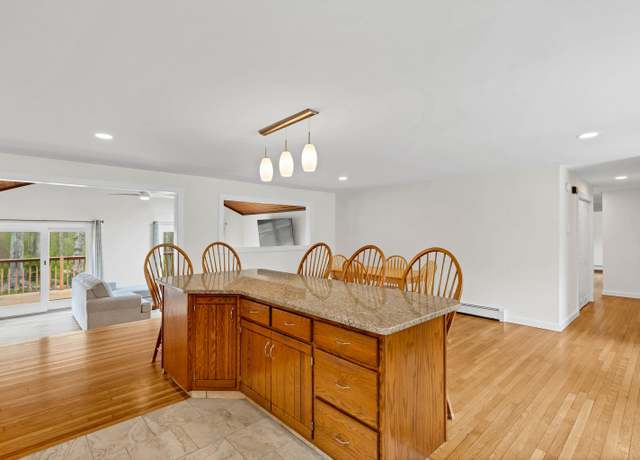 Property at 7 Old Black Point Rd, East Lyme, CT 06357, 3 beds, 2 baths