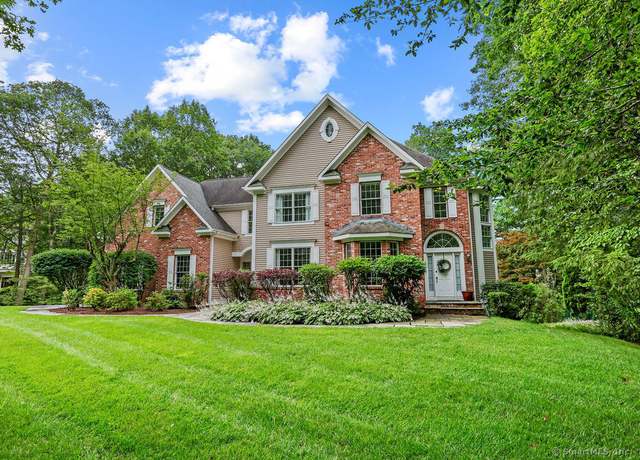 Property at 24 Morgan Pl, Farmington, CT 06085, 5 beds, 4.5 baths