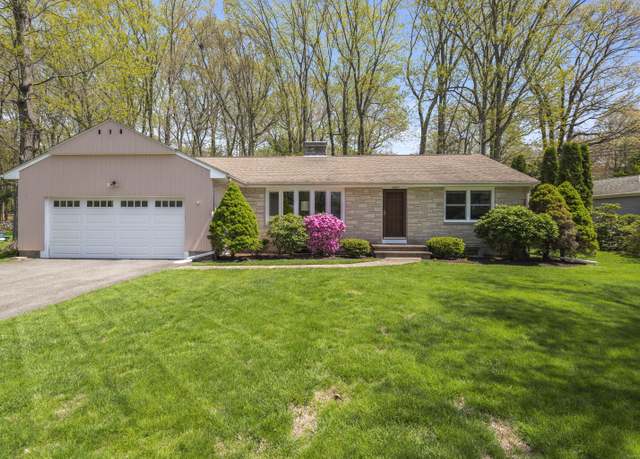 Property at 19 Alexander Dr, Meriden, CT 06450, 3 beds, 1.5 baths