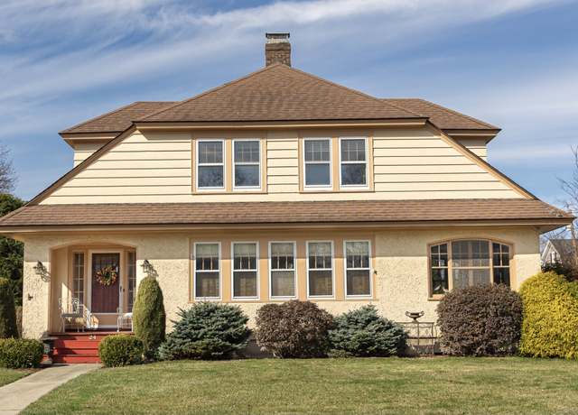 Property at 24 Woodland St, Wethersfield, CT 06109, 3 beds, 1.5 baths