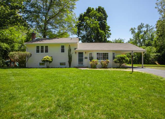Property at 24 Shady Brook Dr, West Hartford, CT 06107, 3 beds, 1.5 baths