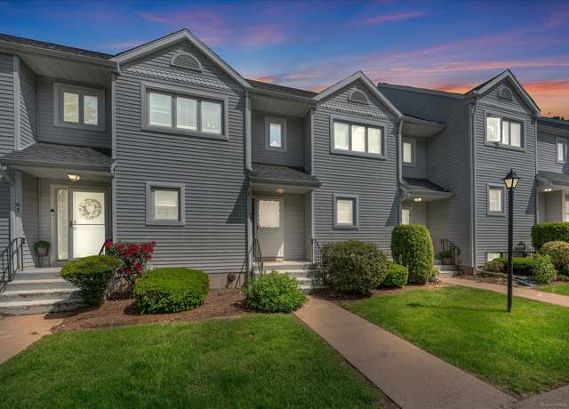 Property at 99 Oak Ridge Dr #99, Windsor Locks, CT 06096, 2 beds, 1.5 baths
