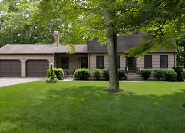 Property at 20 Lantern Park Ln S, Southbury, CT 06488, 3 beds, 2.5 baths