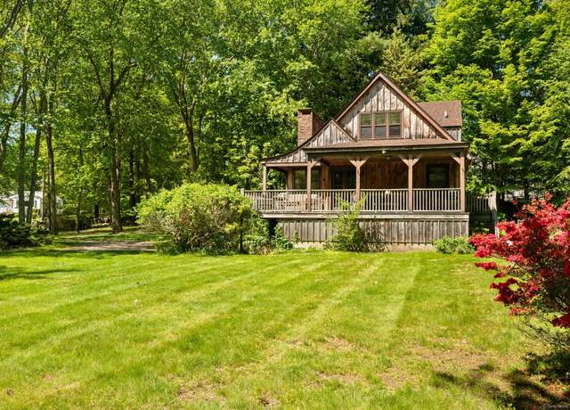 Property at 5 B Ln, Waterford, CT 06385, 2 beds, 1.5 baths