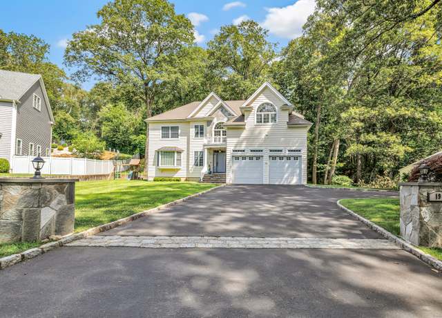 Property at 19 Woodlawn Dr, Trumbull, CT 06611, 4 beds, 3.5 baths