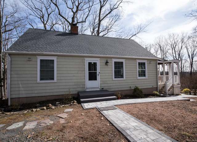 Property at 5 Murlyn Rd, Hamden, CT 06518, 4 beds, 2 baths