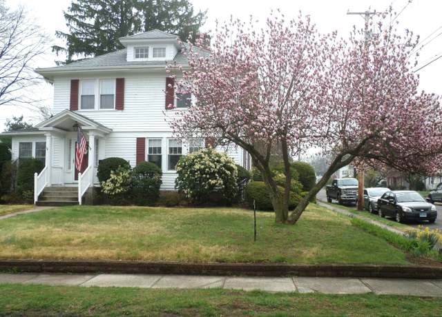 Property at 3 Middle Rd, Hamden, CT 06517, 5 beds, 2.5 baths