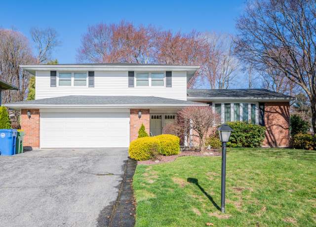 Property at 88 Ardsley Rd, Waterbury, CT 06708, 3 beds, 2.5 baths